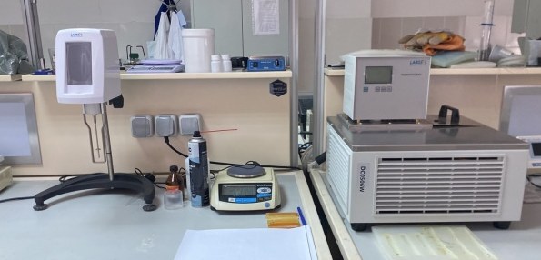 LVDV-2T viscometer with temperature bath