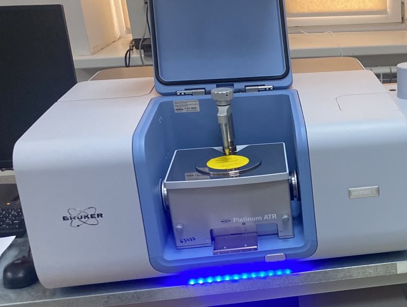 Bruker INVENIO TG-FTIR spectrometer with Platinum ATR